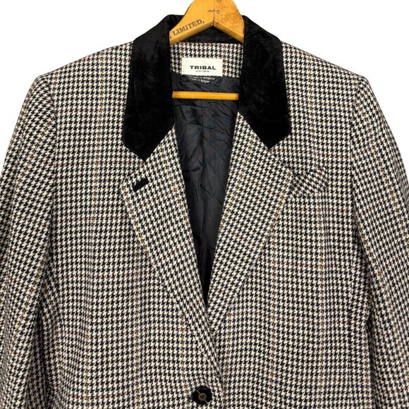 Vintage Wool Blend Houndstooth Blazer with Velvet Collar, Size 6, 90s Academia - Picture 5 of 9